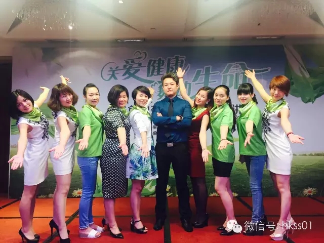 李橋博士與團(tuán)隊合影