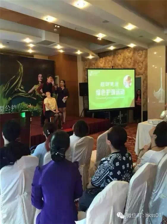 李橋博士，現(xiàn)場為我們的嘉賓們診斷問題